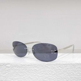 Occhiali da sole fashion CH top Nel febbraio del 24 A71559 Tiktok Online Personality Sunglasses for Women Versatile con scatola originale Versione corretta di alta qualità