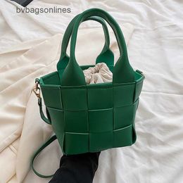 Bottegs Venets Bag di lusso Populante borsa per secchio Womens 2024 Nuovo Messenger Texture Fashion Woven Borse con un logo originale 1: 1