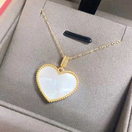 V Necklace 18K Gold Boutique Love Pendant Inlaid with White Beihong Agate Natural Necklace Light Luxury and High Grade Feeling Collar Chain 252