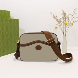 Messenger bag Designer shoulder bags wallets mens Woman handbags leather outdoor travel backpack 675891 top quality coin purse303J