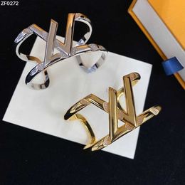 Hot selling in 2024New Luxury Designer Elegant Gold and Silver Bracelet Fashion Womens Letter Stainless Steel Zircon Bracelet Special Design Jewellery Quality with B