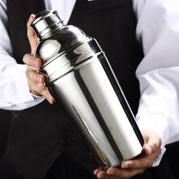 Cocktail Shaker 60 oz Stainless Steel Professional Martini Shaker Large Drink Shaker with Strainer for Bartending Bartender 240306