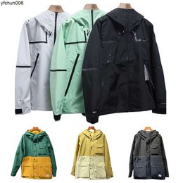 Designer Mens Technical Jacket Spring Autumn Windrunner Tee Fashion Hooded Sports Windbreaker Casual Zipper Outdoor Jackets Splice Clothing T3e9 {category}