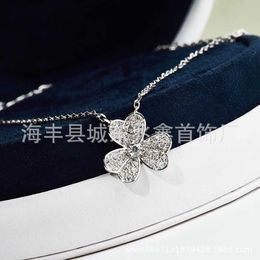 V Necklace Clover Necklace Womens Full Diamond Smooth Flower Pendant 18k White Gold Full Diamond Collar Chain