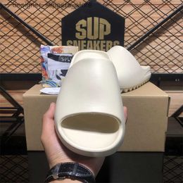 Slippers 2023 Top Designer Men Woman slider Vermillion Mineral Blue Onyx Pure Sandals Slide Slipper Foam Ochre RUNR Bone Resin Clog Desert Ararat Q240312