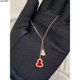 Pendant Necklaces Womens Exclusive Love Necklace Luxury Designer Classic Premium Jewelry Accessories Popular Fashion Brand Exquisite Gift 18k Gold {category}
