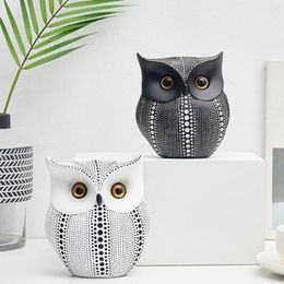 Nordic Style Minimalist Craft White Black Owls Animal Figurines Resin Miniatures Home Decoration Living Room Ornaments Crafts Y200274P