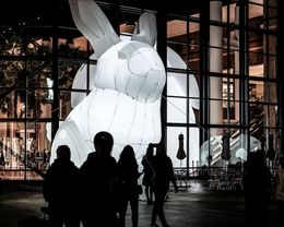 all'ingrosso 6mh (20 piedi) con soffiatore di alta qualità di alta qualità di notte a LED bianco gigante gigante coniglietto di coniglietto pasquale per la decorazione del festival