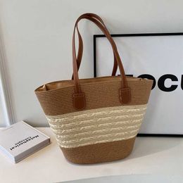 Striped One Shoulder Grass Woven Bag for Women 2024 New Spring Fashion Large Capacity Handheld Holiday Beach 240312