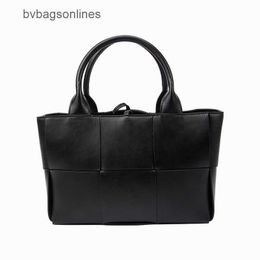 Original Bottegs Venetas Arco tote Bag Vegetable Basket Cowhide Woven Tote 2024 Summer New High Capacity Detachable Inner Crossbody Handheld Womens LJEO