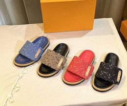 Sandali di design Piatti Ciabatte estive in vera pelle Pantofole di lusso Uomo Donna Zio Moda Scarpe casual da vacanza al mare di alta qualità Taglia EUR 35-45