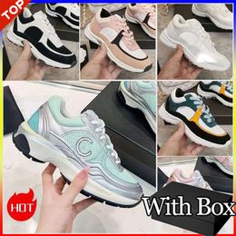 Com tênis de corrida de designer de caixa Chaussures Brand Sneakers Womens 2024 Lace-up Casual Shoes Classic Trainer SDFSF Taber Suede Efeito