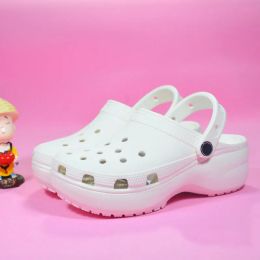 2024 2023 Classic Bae Clog Women Designer Sandals Height Increasing Platform Clogs Waterproof Shoes Pink Thick Bottom Pool Slippers Hospital Nursing Slides 10a1.