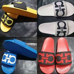 European Station Stars Same Style 2024 New Fashion Brand Couple Slippers Letter Fashion Brand Outdoor Comfortable Beach Slippers Designer Slippers Women 01