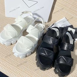 2024 Branded Women Dad Sandals Designer Slides Brushed Leather Triangle Quilted Strap Pumps High Heels Fashion Flip Flops Platform Designer Summer Mules Slippers