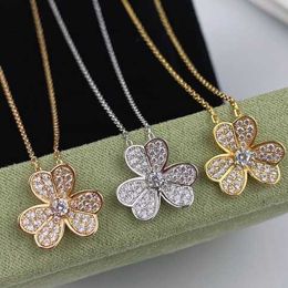 V Necklace Fanjia Clover Necklace 925 Sterling Silver Plated 18K Gold with Diamonds Fashionable and Fresh Versatile Flower Pendant Collar Chain