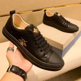 Luxury Designer Little Bee White Shoes Mens Board High Edition Leather Casual Cool Trainers QGLJ