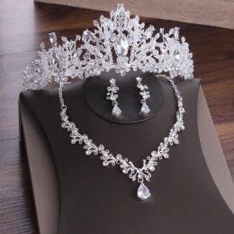 Set di tre pezzi di orecchini per collana con corona da sposa Accessori per capelli da sposa Spettacolo Set di accessori per riprese di strada Set di corona della dea con strass di lusso