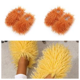 Sandals Hot Selling Fur Slipper Mule Women Daily Wears Fur Shoe White Black Orange Metal Chain Casual Flat Shoes Trainer Sneakers GAI