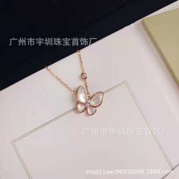 V Necklace White Fritillaria Butterfly Necklace Womens Pure Silver Lucky Clover Advanced Design Pendant 18K Rose Gold Lock Bone Chain