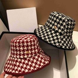 Wide Brim Hats Bucket Hats New Brand Bee Fashion Fisherman Women Hat Spring Autumn Winter Lattice Hat Black Plaid Hats Female Tweed Plaid Bucket Hats Q240312