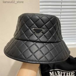 Wide Brim Hats Bucket Designer Leather Hat Solid Colour Brand Fishermans Winte Men Women Designers Cap Trave Garden Fashion Christmas Buckets Caps Sunhat Q240312