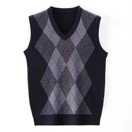 Autumn and Winter Sweater Vest Men Plaid Warm Knitted Wool Sleeveless Sweaters Pattern VNeck Vests Waistcoat A140 240312