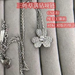 V Necklace Precision Silver Edition CNC Full Diamond Clover Necklace Set med diamant fulla diamantblommor för män och kvinnor par krage kedja