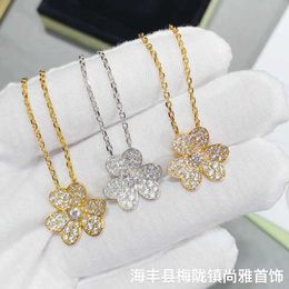 V Necklace High version V Golden Clover Necklace Womens Full Diamond Petals Lucky Grass 18k Rose Gold Lock Bone Chain