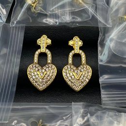 Luxury designer Rosesgold letter V earrings nail stud earrings Fashion designer earrings for women exquisite simple fashion diamond hoop earrings lady Jewellery