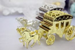 100pcs Cinderella Carriage Wedding Favour Boxes Candy Box Casamento Wedding Favours And Gifts Event Party Supplies FY8660 G0312