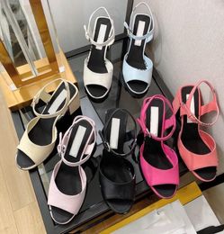 Designer Women Sandals Slippers Printed Lambskin White Black Indoor Causal Sandal Summer Top Luxury Fashion Ladies Beach Flat Flip3132234