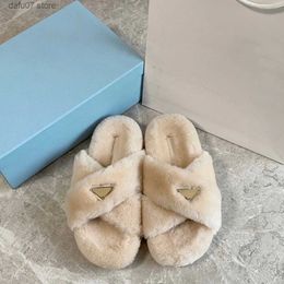 Slippers triangle fluffy Slide Winter Slipper house Designer sandales fuzzy open toe slides woman mens lady fur wool sandal outdoors Casual ShoeH240312