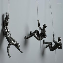 Industrial Style Climbing Man Resin Iron Wire Wall Hanging Decoration Sculpture Figures Creative Retro Present Statue Decor1236P