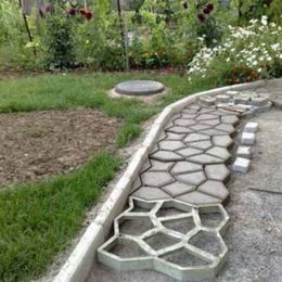 DIY Plastic Path Maker Mold Manually Paving Cement Brick Molds Patio Concrete Slabs Path Garden Ornaments Drop 210318292V