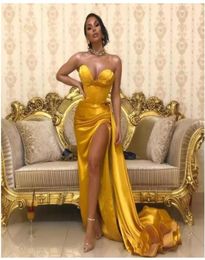 2022 Yellow Gold Sweetheart Satin Mermaid Split Long Prom Dresses Black Girls Ruched Formal Sweep Train Formal Party Evening Gowns8412625