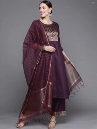 Ethnic Clothing Traditional 3-piece Jacquard Set And A Medium Length Cotton Blend In Purple Saree Sari