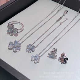 V Necklace Lucky Diamond Clover Necklace for Women Plated with 18k Rose Gold Mini Large Petal Collar Chain