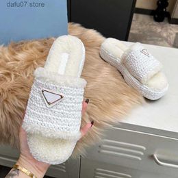 Slippers Designer Classic Fur Sandals Slides Slipper Weaving Thick Bottom Super Comfortable Fall Winter Shoes 02H240312