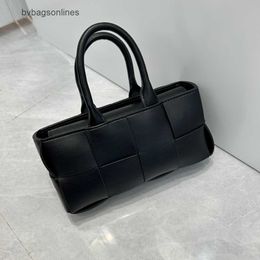 Original Bottegs Venetas Arco tote Bag 2024 Spring and Autumn New Knitted Genuine Leather Handbag for Womens Fashion Versatile Cowhide Single Shoulder Oblique Stra