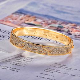 Designer Gold bracelet for women Luxury Jewelrys Carer Original Trendy LOVE Diamond V-gold 18k silver bracelet Open Style Wedding Jewellery for gift with box 6CZC