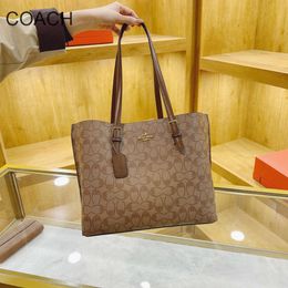 Hot European and American Designer Bag Factory Online Wholesale Retail Advanced Womens Bag New Fashionable Large Capacity Handheld Tote Classic Magnificent Bag