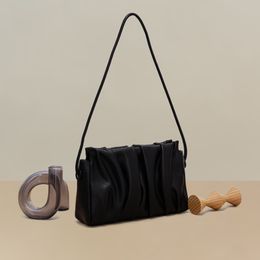 Berühmte Tasche Raffia gewebte Tasche Mini-Umhängetaschen Charm-Klappe übergroße Magnetschnalle Handtasche Umhängetasche Damen Sommer Stroh Geldbörse AA18