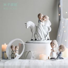 Miz Wedding Decoration Couple Figure Cartoon Statue Decor Bride Groom Cake Topper Home Accessories Gift Box T200703249x