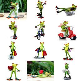 Resin Frog Figurine Figure Decorative Animal Statue Decoration Ornament for Table Desk Home Office Decor Collectible Xmas Gifts 20318W