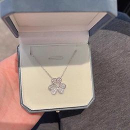 V Necklace S925 sterling silver lucky clover necklace light luxury niche high-end feel pendant female petals full of diamond flowers collarbone chain