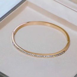 Designer Gold bracelet for women Luxury Jewelrys Carer Original Trendy LOVE Diamond V-gold 18k silver bracelet Open Style Wedding Jewellery for gift with box TXOL