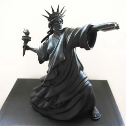 Modern Art Statue of Liberty Throw Torch Black Color Riot of Liberty London Art Fair Resin Sculpture Home Decor Creative Gift203c