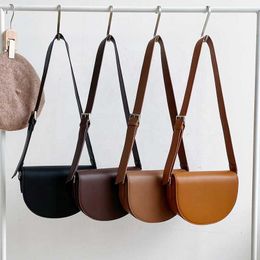 HBP Non-Brand 2024 Female Solid Colour Saddle Design One-shoulder Crossbody Bag Fashion Trend Semicircle Pu Clamshell