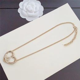 18K Gold Luxury C Letras SailorMoon Love Jóias de designer de colar de coração para mulheres têm moissanita Link Chaker Chego Clover Letra